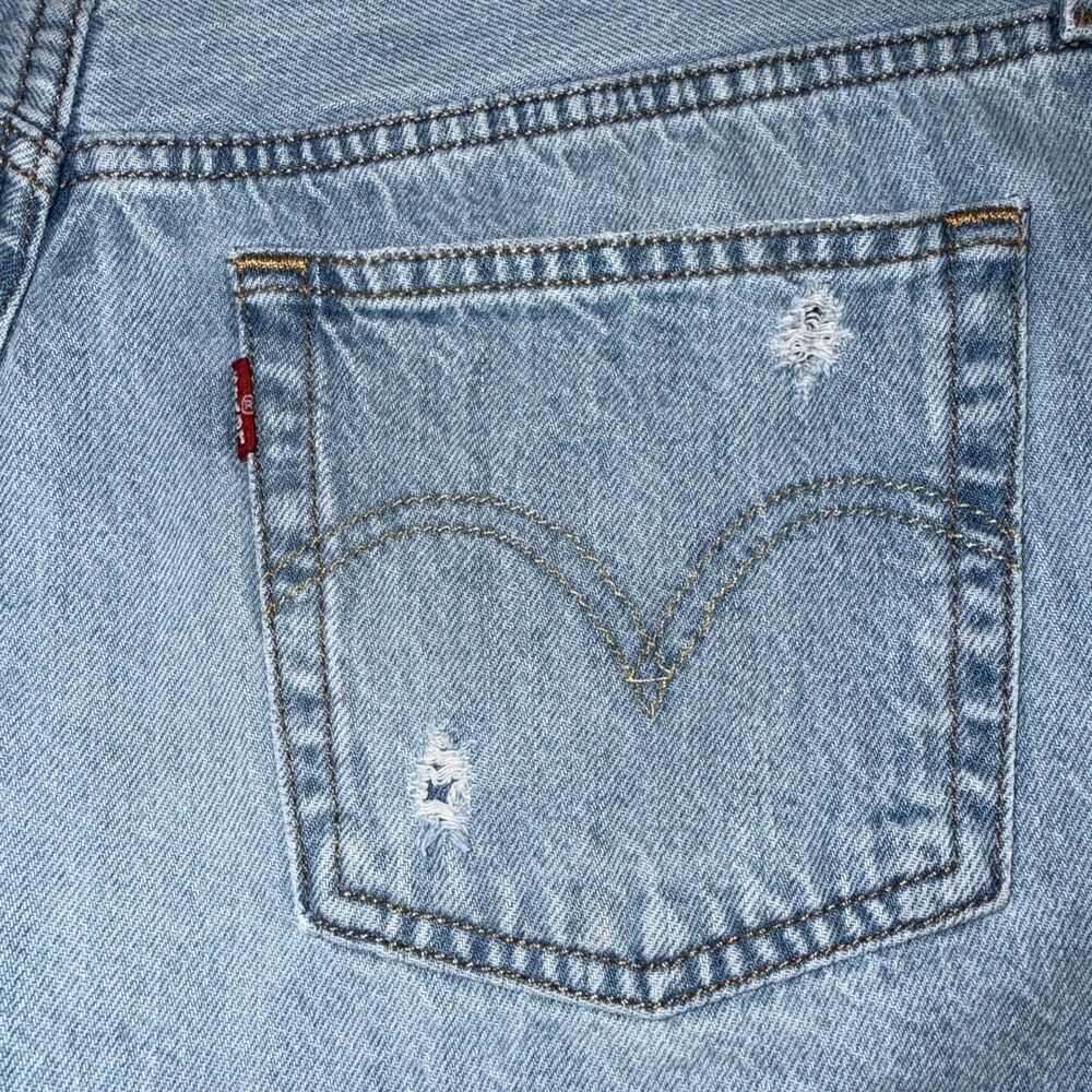 Levis 501 Jeans Cut Off Shorts Light Wash Distressed Raw Hem Button Fly W29 - Picture 7 of 14